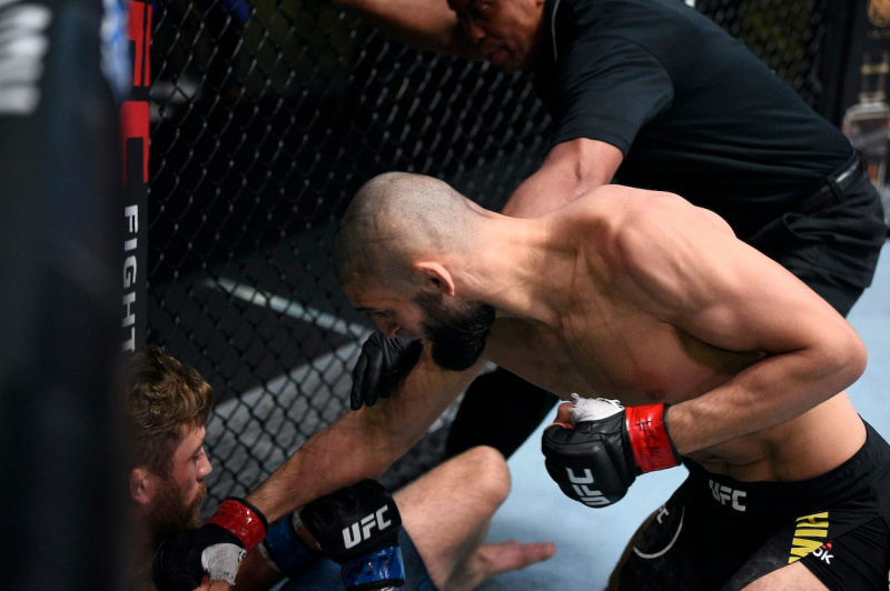 VIDEO: Khamzat Chimaev wint 17-seconden knock-out bij UFC Vegas 11